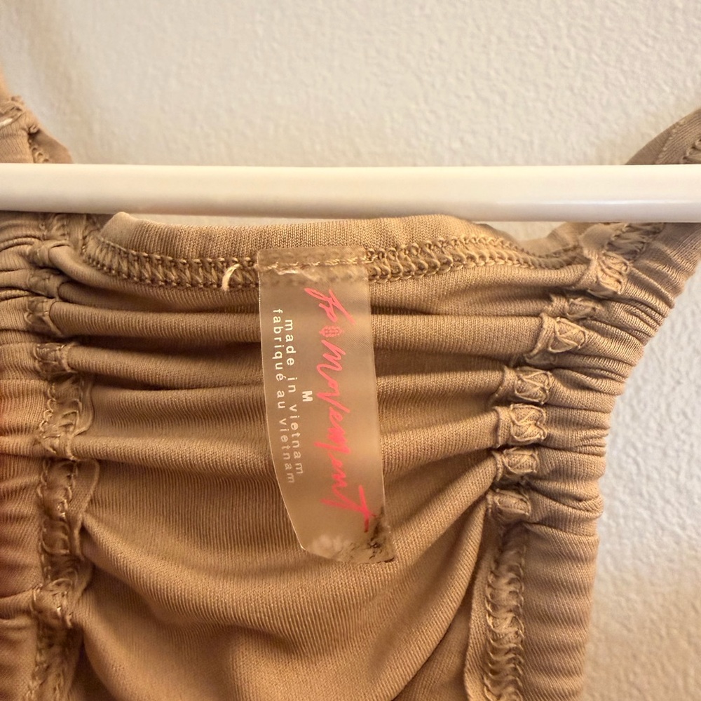 Free People Movement Ruched Tan Sleeveless Top Cropped Size M - Picture 3 of 3